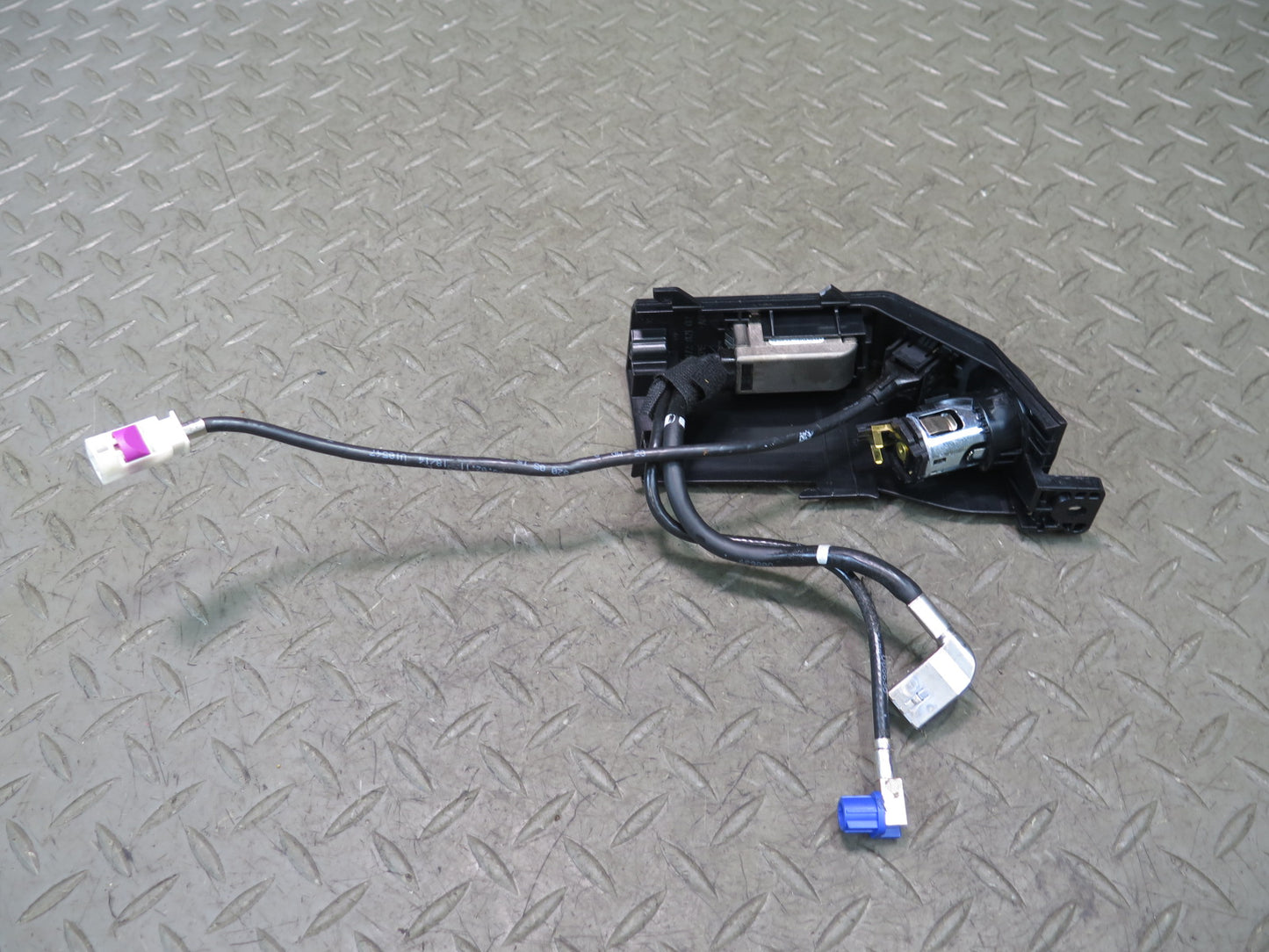 2012-2016 Mercedes R172 SLK Auxiliary Audio USB Port Interface Module