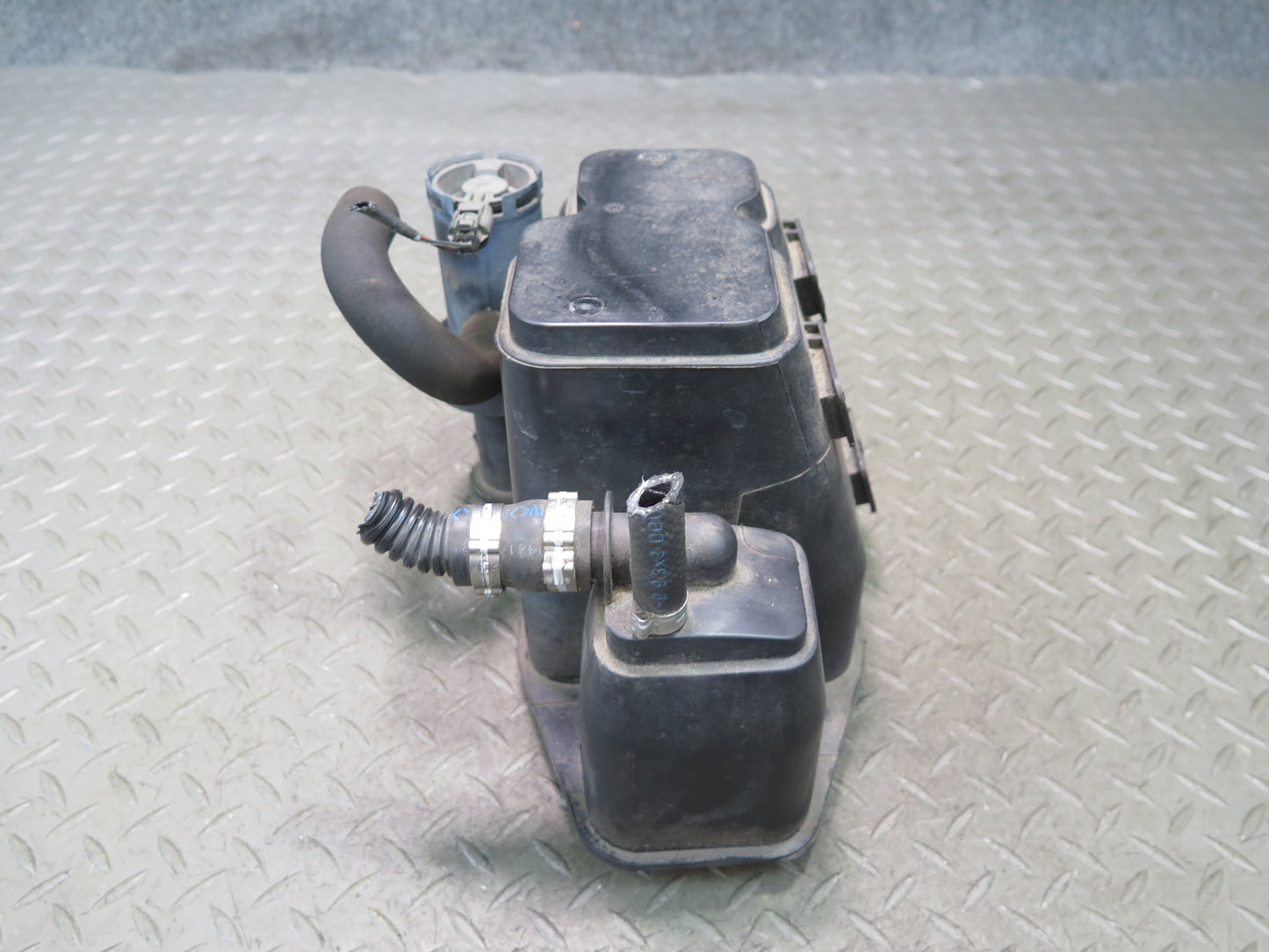 2012-2020 Mercedes R172 SLK SLC Fuel Evaporator Charcoal Vapor Canister