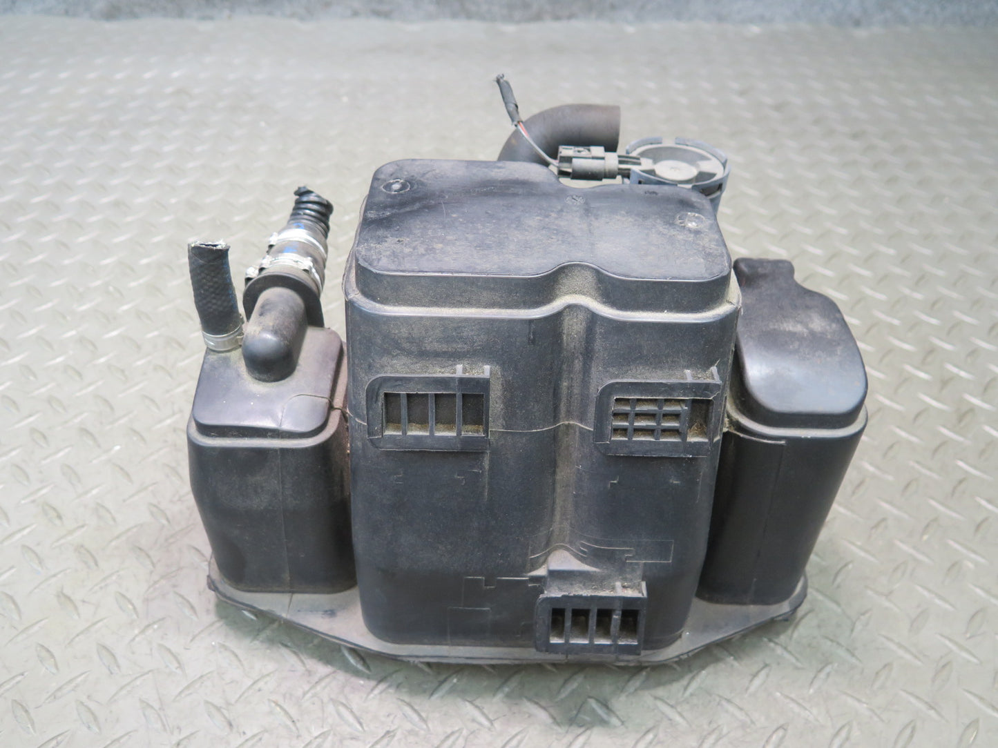 2012-2020 Mercedes R172 SLK SLC Fuel Evaporator Charcoal Vapor Canister