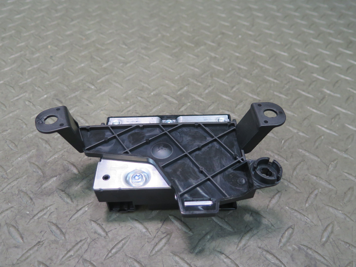 2012-2020 Mercedes R172 SLK SLC  Fuel Pump Control Module Unit A0009000104