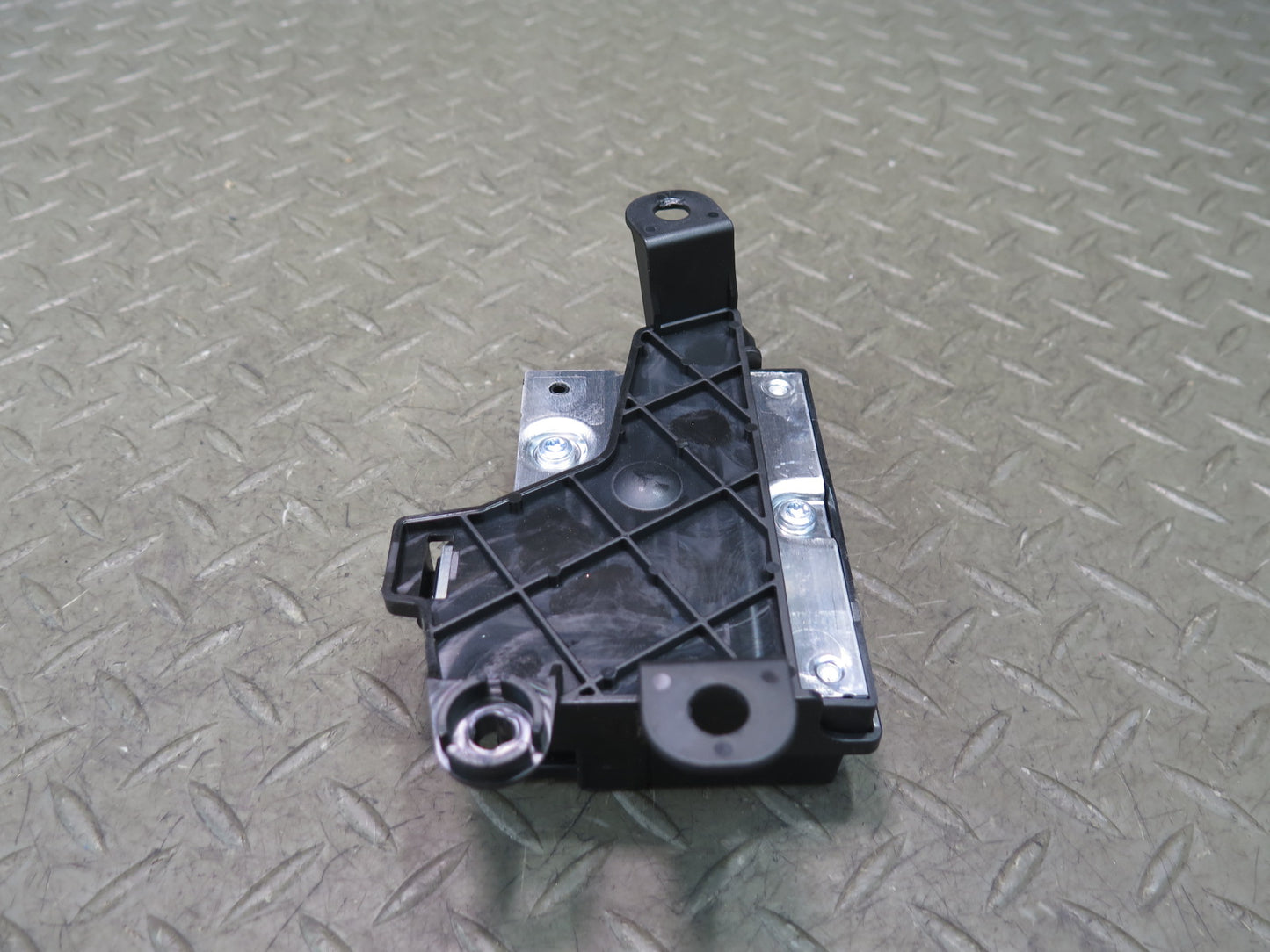 2012-2020 Mercedes R172 SLK SLC  Fuel Pump Control Module Unit A0009000104