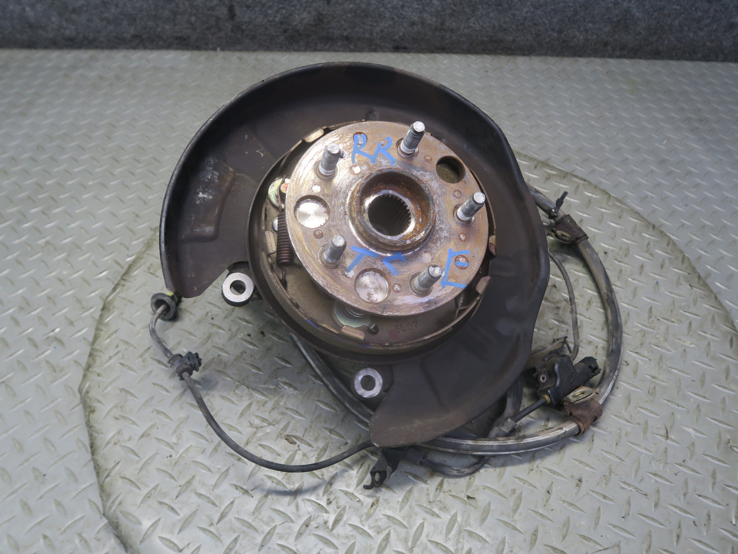 95-97 Toyota Celsior Lexus LS400 UCF20 Rear Right Knuckle Wheel Hub Bearing OEM