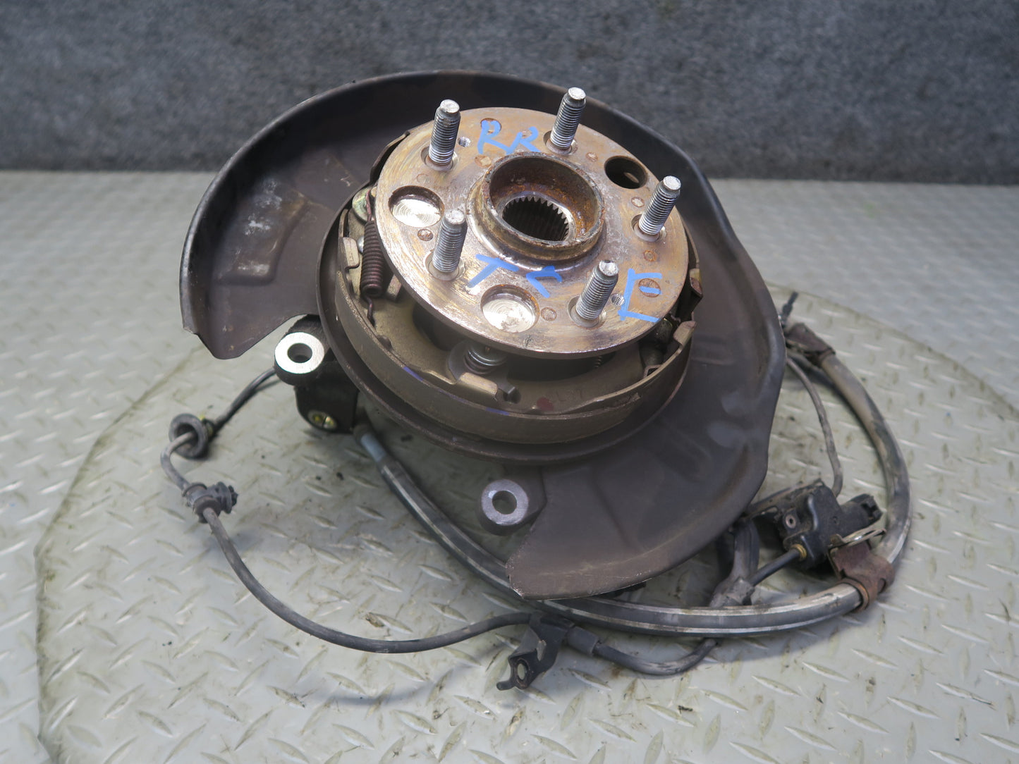 95-97 Toyota Celsior Lexus LS400 UCF20 Rear Right Knuckle Wheel Hub Bearing OEM