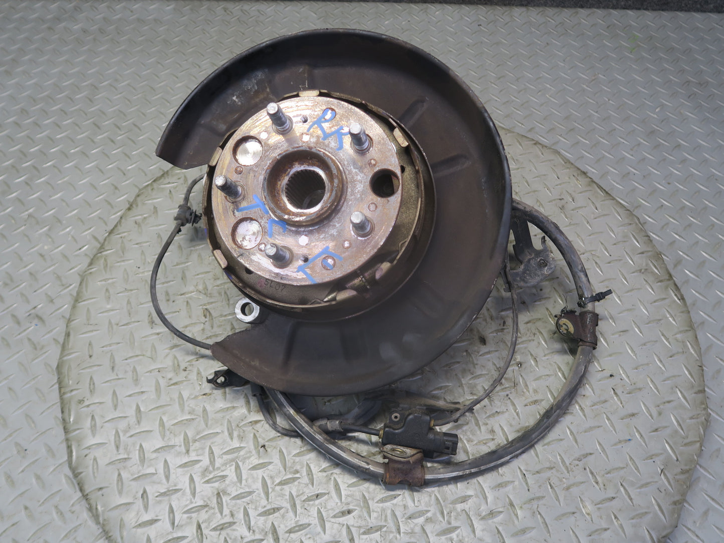95-97 Toyota Celsior Lexus LS400 UCF20 Rear Right Knuckle Wheel Hub Bearing OEM