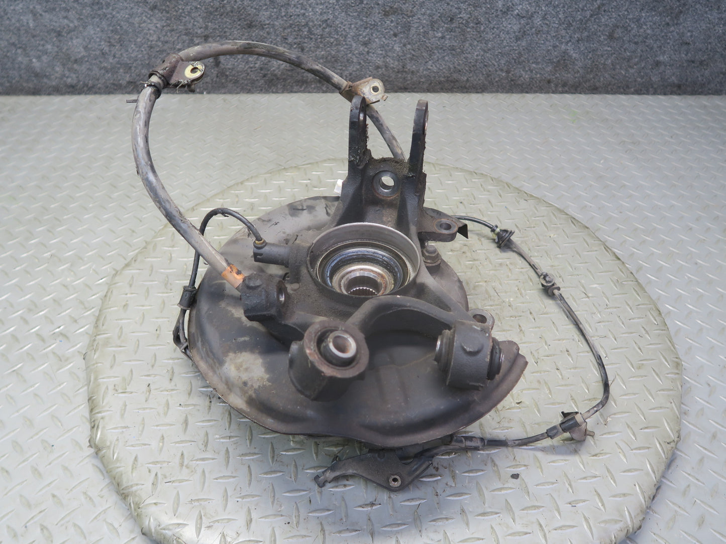 95-97 Toyota Celsior Lexus LS400 UCF20 Rear Right Knuckle Wheel Hub Bearing OEM