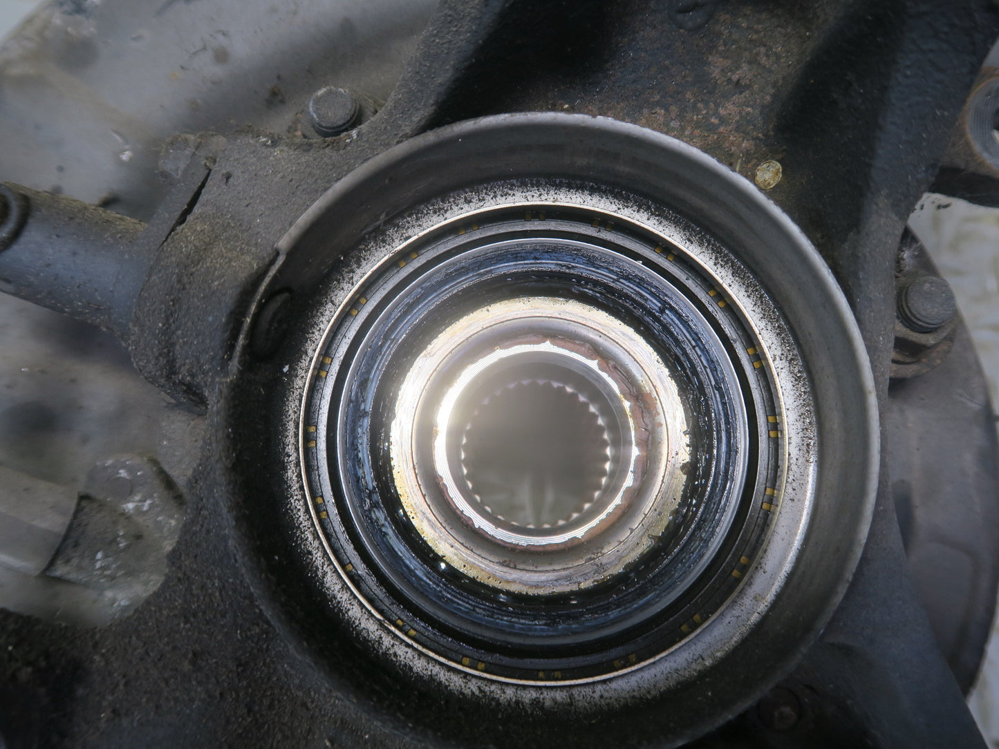 95-97 Toyota Celsior Lexus LS400 UCF20 Rear Right Knuckle Wheel Hub Bearing OEM