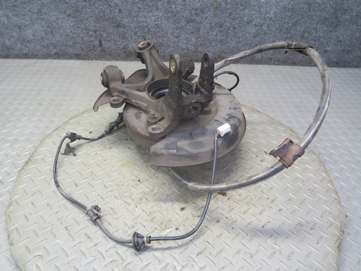 95-97 Toyota Celsior Lexus LS400 UCF20 Rear Right Knuckle Wheel Hub Bearing OEM