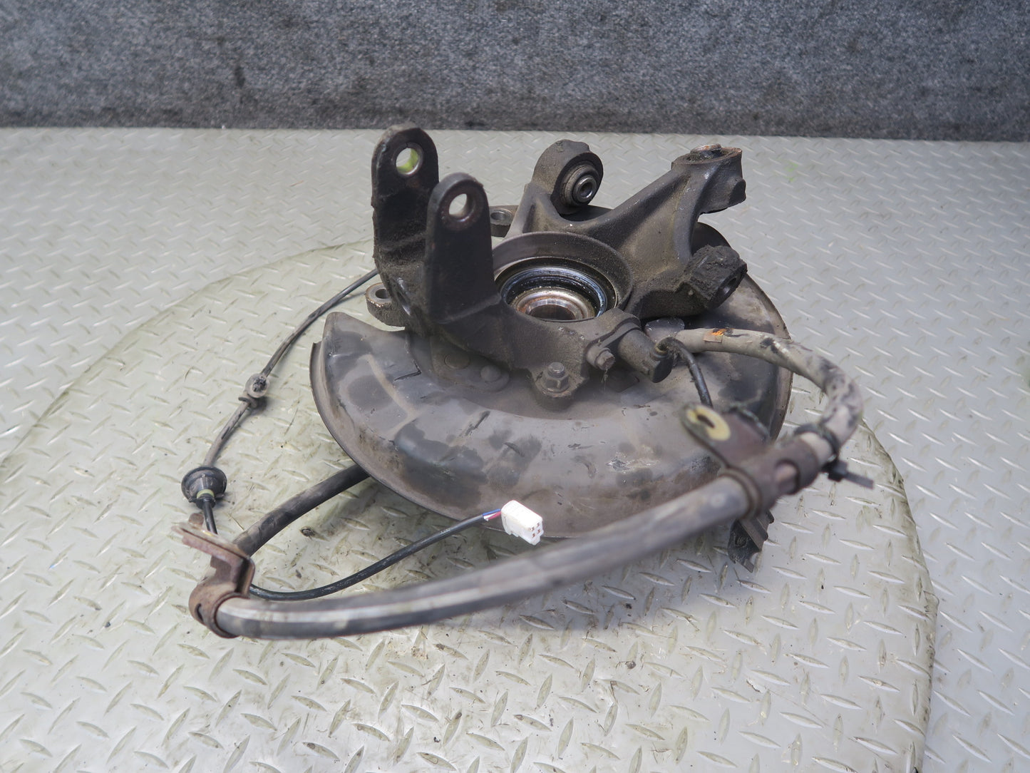 95-97 Toyota Celsior Lexus LS400 UCF20 Rear Right Knuckle Wheel Hub Bearing OEM