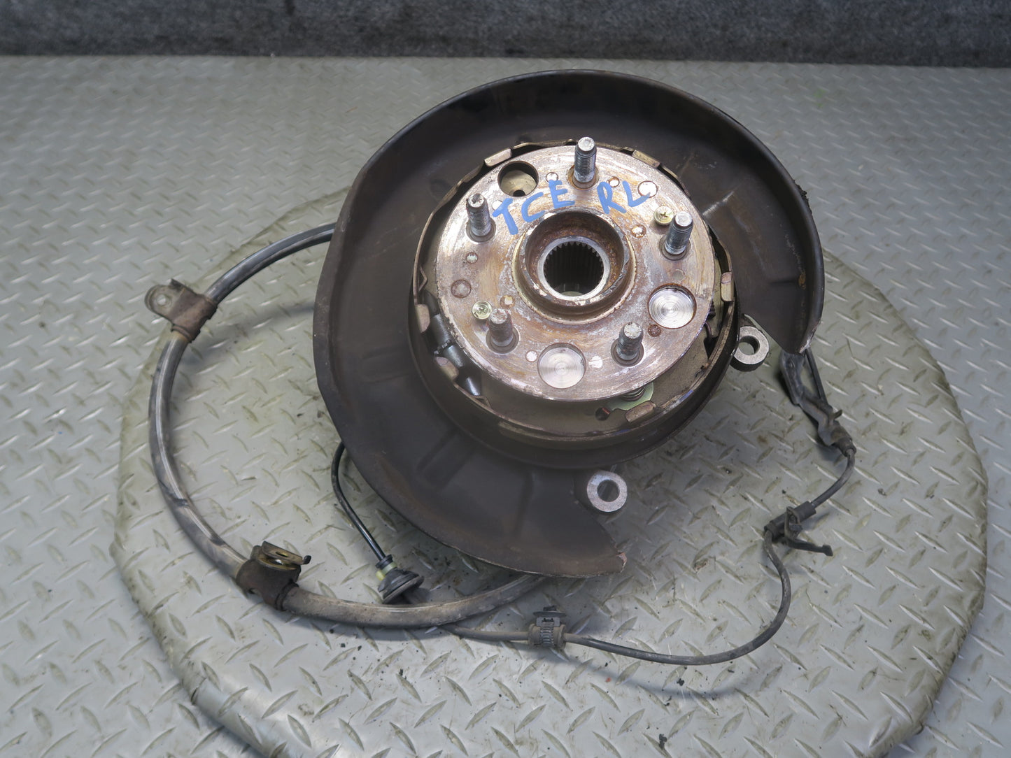 95-97 Toyota Celsior Lexus LS400 UCF20 Rear Left Knuckle Wheel Hub Bearing OEM