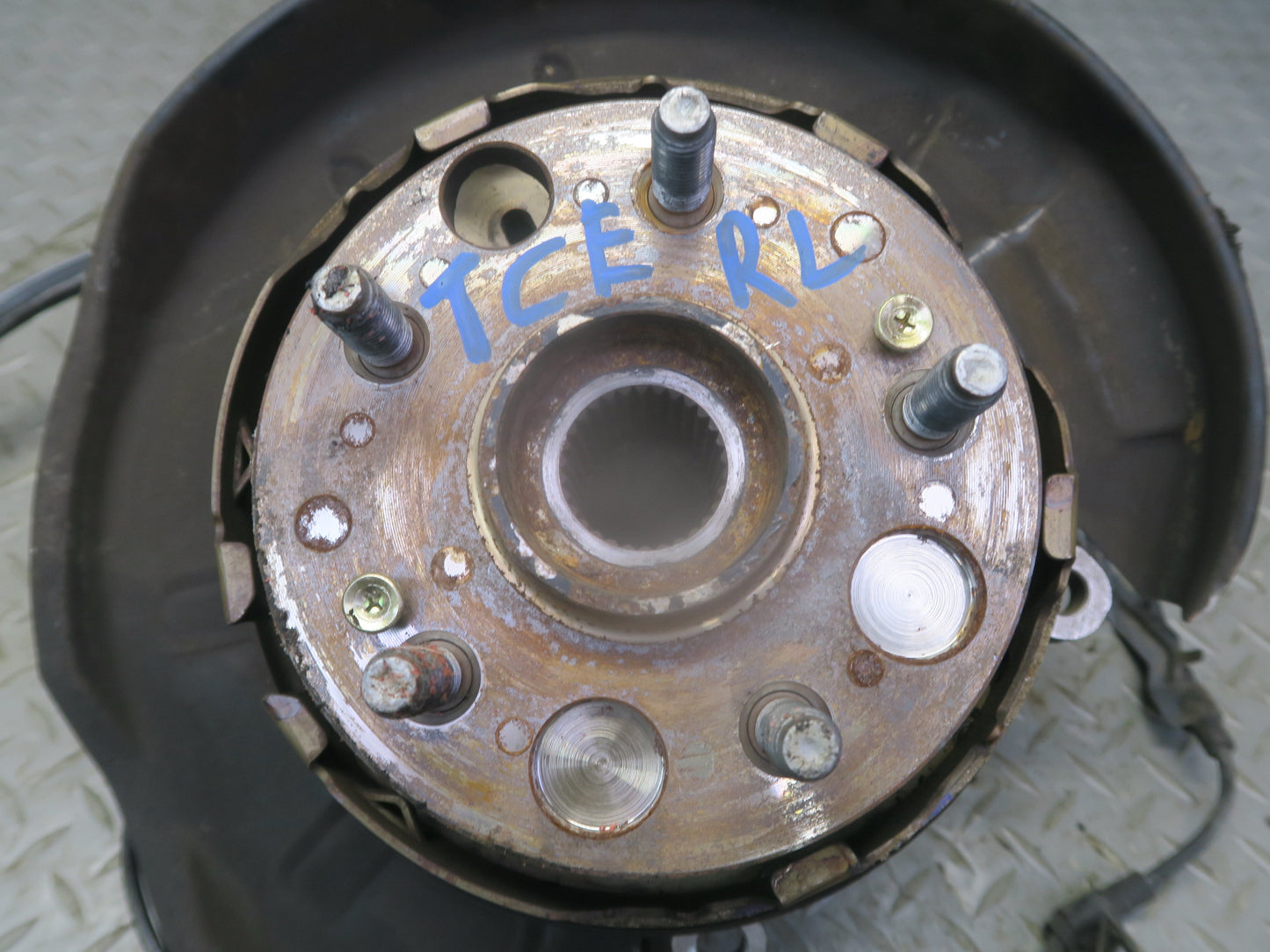 95-97 Toyota Celsior Lexus LS400 UCF20 Rear Left Knuckle Wheel Hub Bearing OEM