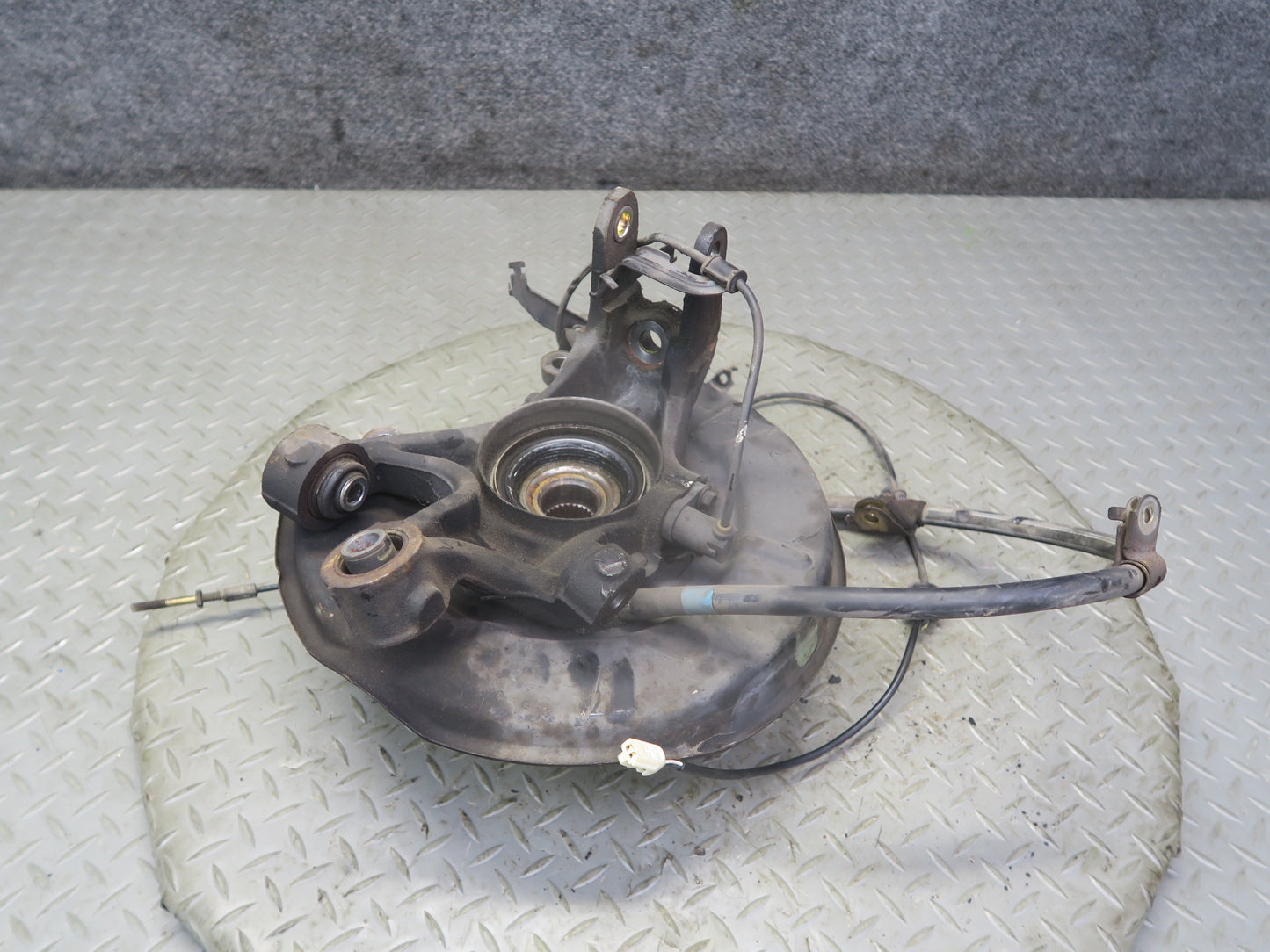 95-97 Toyota Celsior Lexus LS400 UCF20 Rear Left Knuckle Wheel Hub Bearing OEM