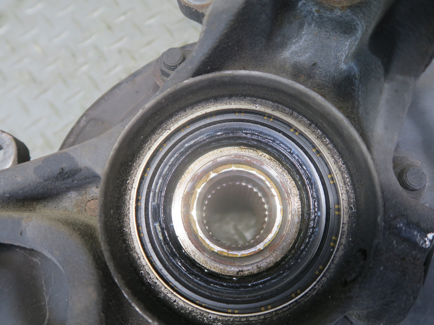 95-97 Toyota Celsior Lexus LS400 UCF20 Rear Left Knuckle Wheel Hub Bearing OEM