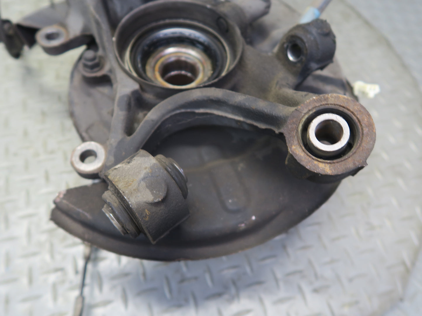 95-97 Toyota Celsior Lexus LS400 UCF20 Rear Left Knuckle Wheel Hub Bearing OEM