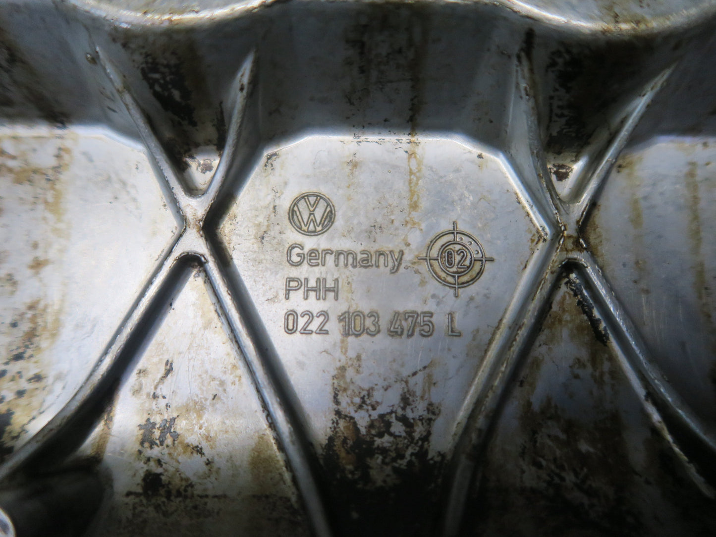 01-03 VW Eurovan T4 2.8L AXK Engine Cylinder Head Valve Cover w Oil Neck OEM