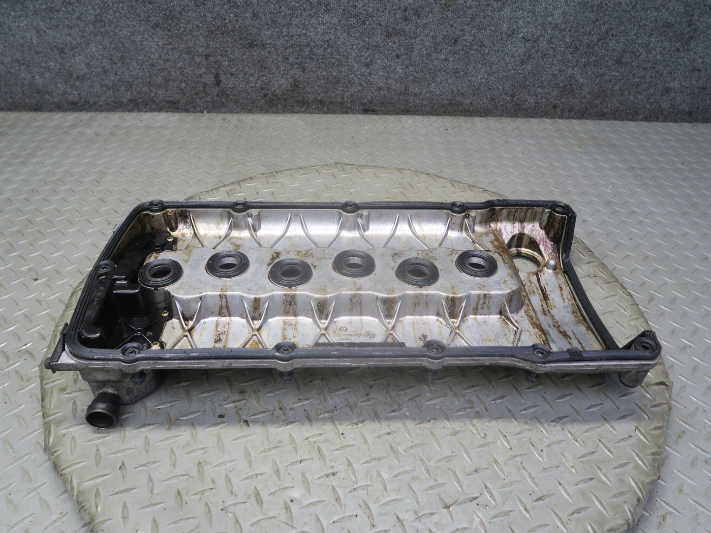 01-03 VW Eurovan T4 2.8L AXK Engine Cylinder Head Valve Cover w Oil Neck OEM
