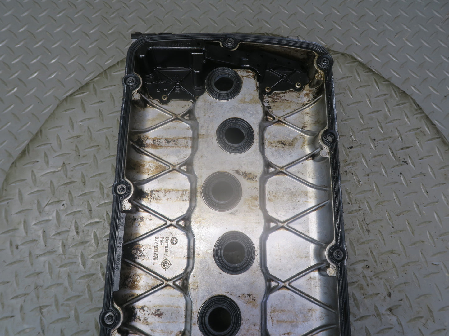 01-03 VW Eurovan T4 2.8L AXK Engine Cylinder Head Valve Cover w Oil Neck OEM