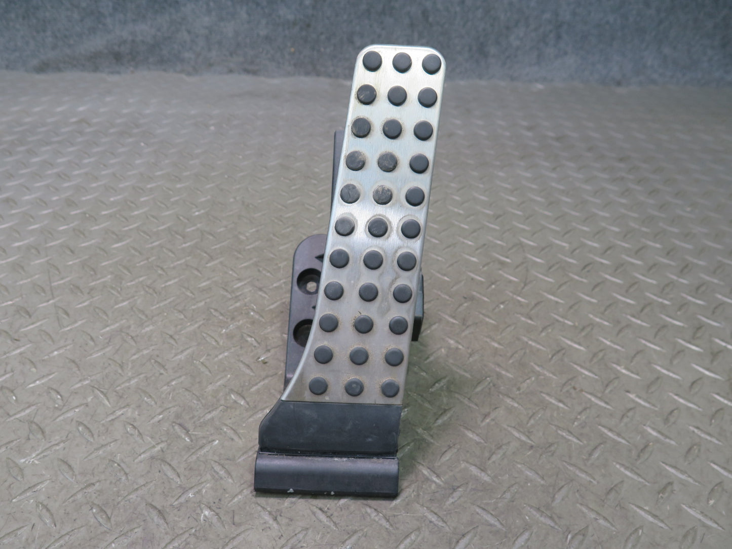 2012-2020 Mercedes R172 SLK SLC Acceleration Gas Throttle Pedal A2043000200