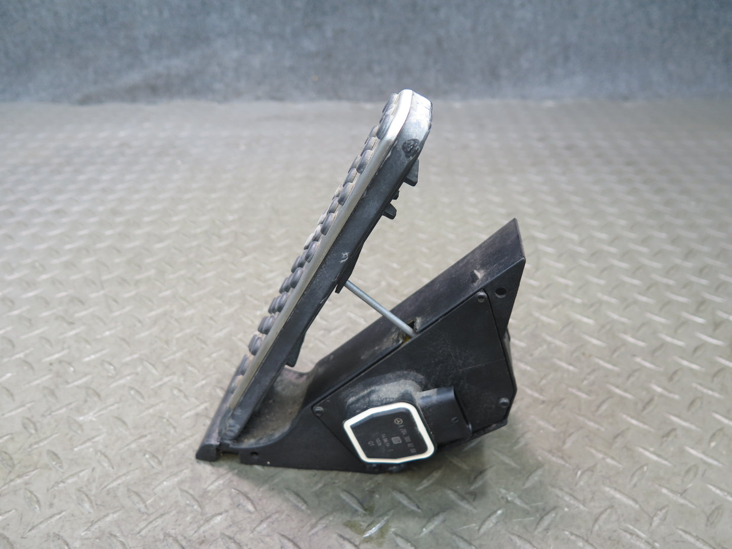 2012-2020 Mercedes R172 SLK SLC Acceleration Gas Throttle Pedal A2043000200