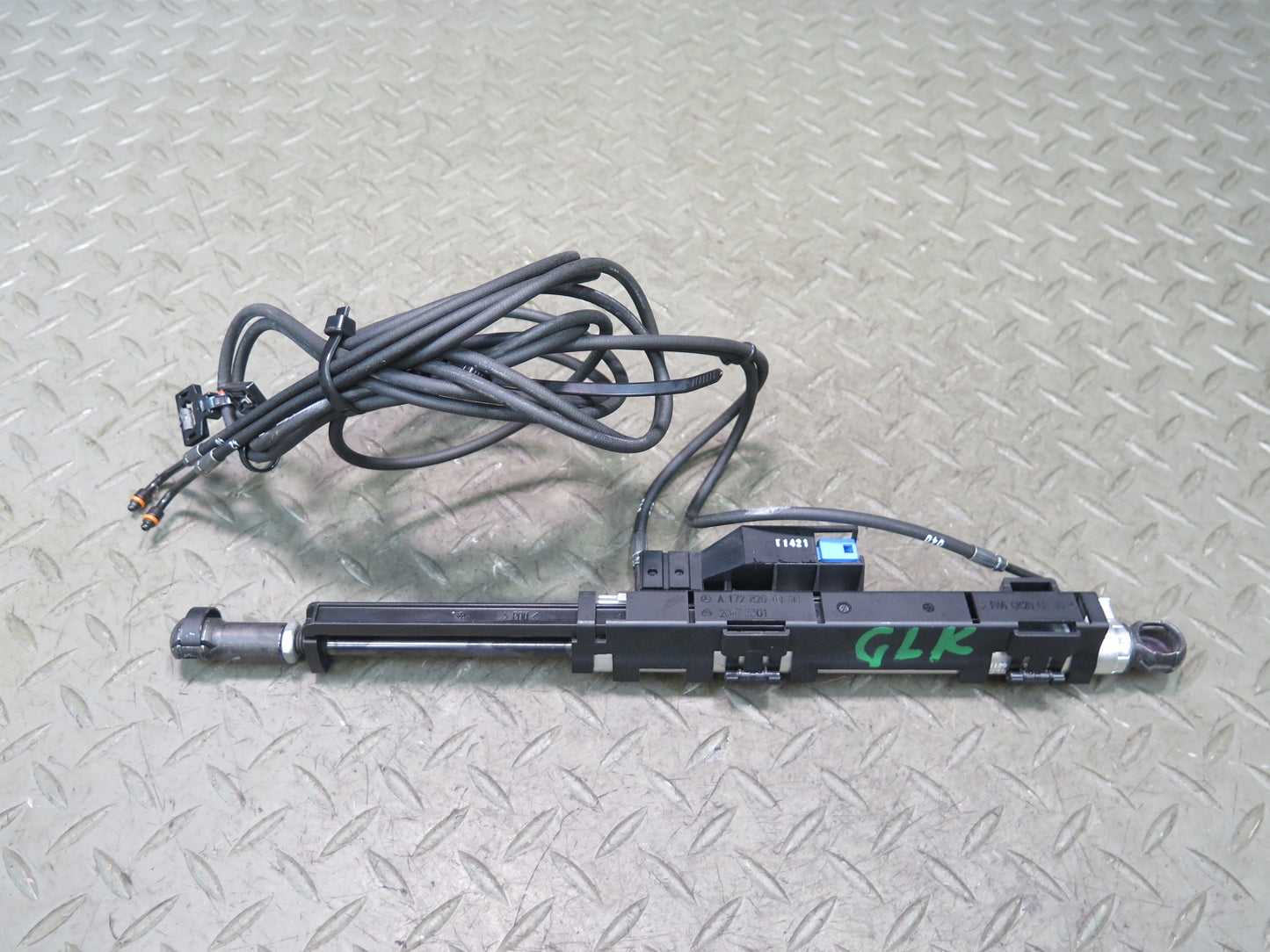 2012-2020 Mercedes R172 SLK SLC Convertible Roof TOP Right Trunk Lid Cylinder
