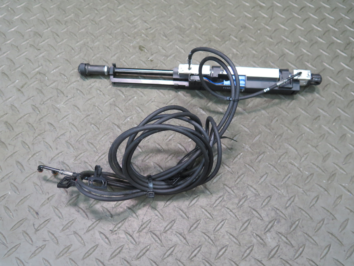 2012-2020 Mercedes R172 SLK SLC Convertible Roof TOP Right Trunk Lid Cylinder