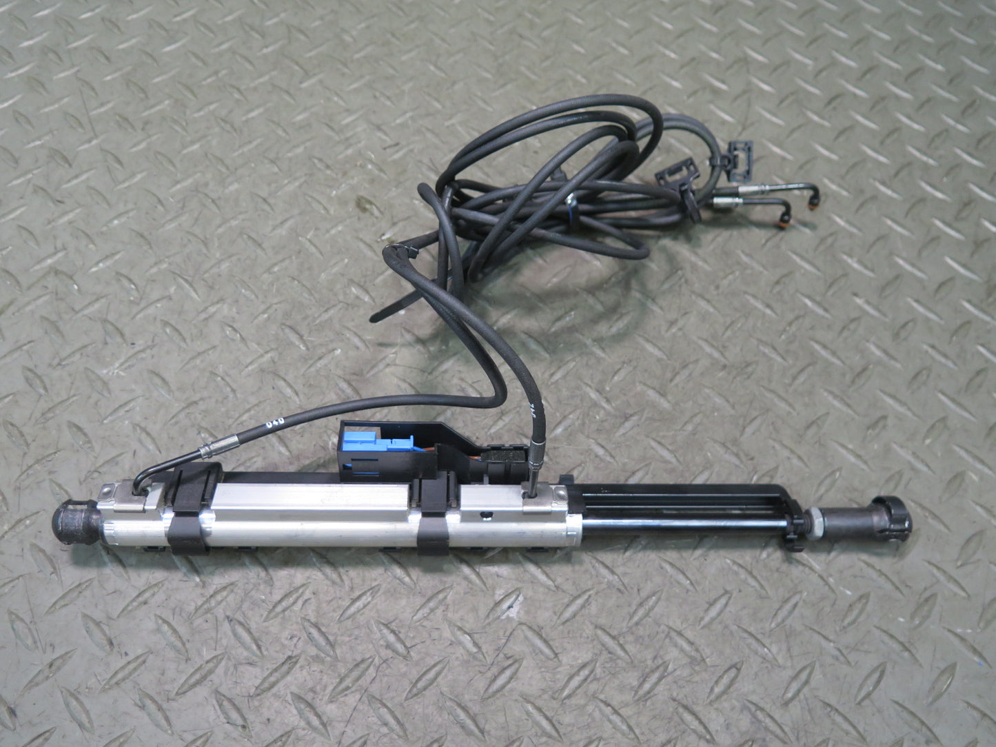 2012-2020 Mercedes R172 SLK SLC Convertible Roof TOP Right Trunk Lid Cylinder