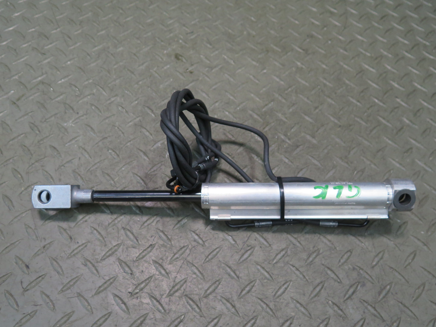2012-2020 Mercedes R172 SLK SLC Convertible TOP Left Roof Hydraulic Cylinder