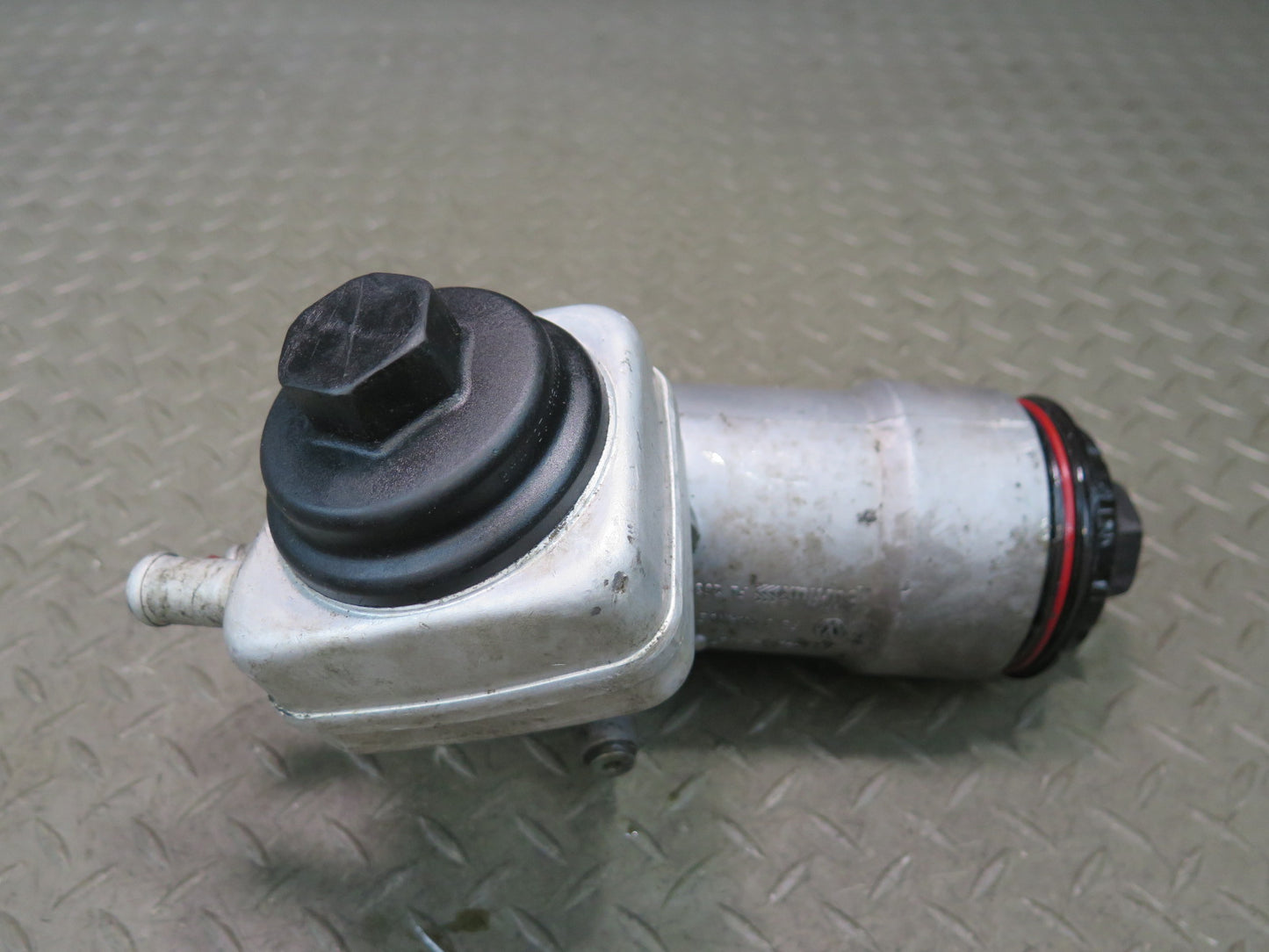 01-03 VW Eurovan T4 2.8L AXK Engine Motor Oil Filter Housing 066115403 OEM