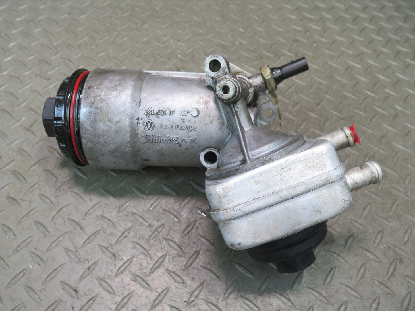 01-03 VW Eurovan T4 2.8L AXK Engine Motor Oil Filter Housing 066115403 OEM
