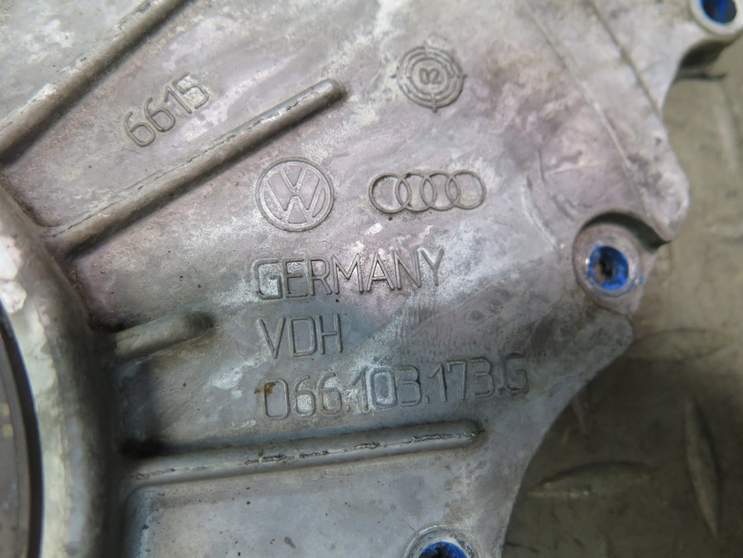 01-03 VW Eurovan T4 2.8L AXK Engine Motor Timing Chain Plate Cover OEM