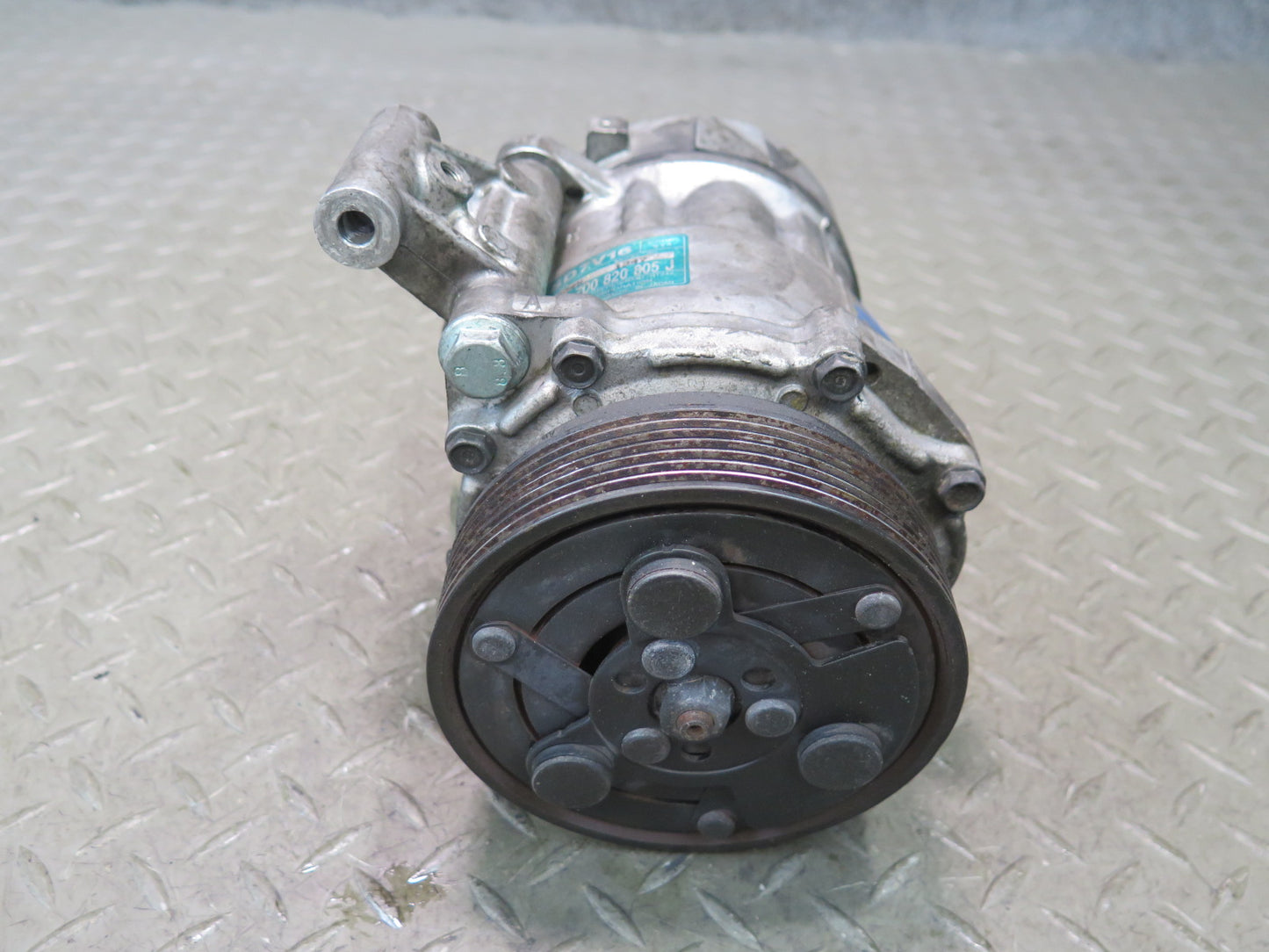 01-03 VW Eurovan T4 2.8L AXK A/C Air Condition Compressor 7D0820805J OEM