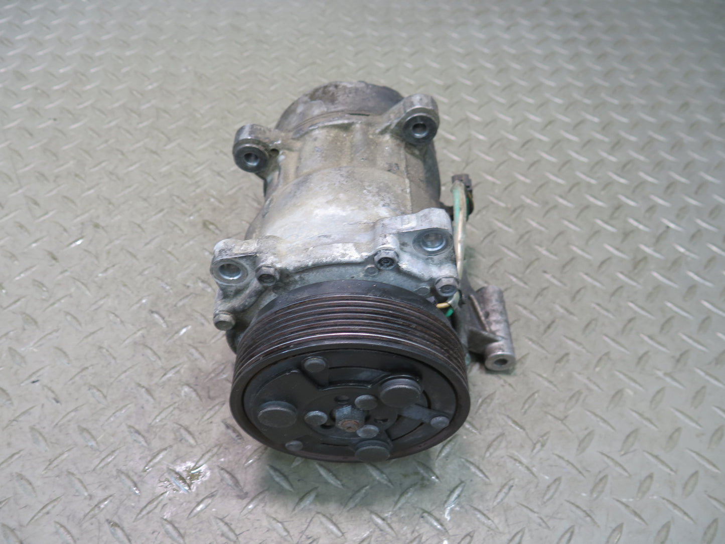 01-03 VW Eurovan T4 2.8L AXK A/C Air Condition Compressor 7D0820805J OEM