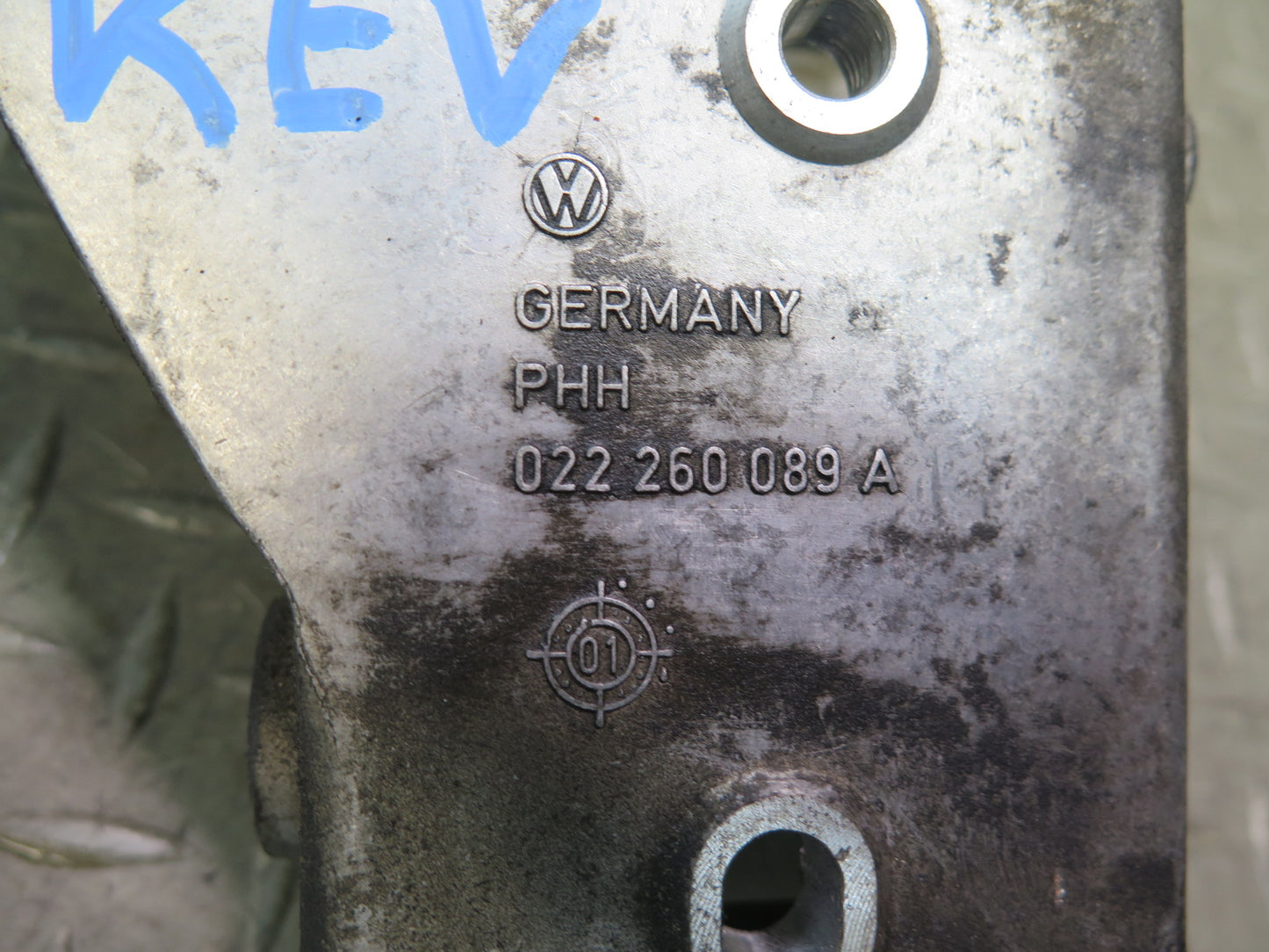 01-03 VW Eurovan T4 2.8L AXK Power Steering Alternator Mounting Bracket OEM