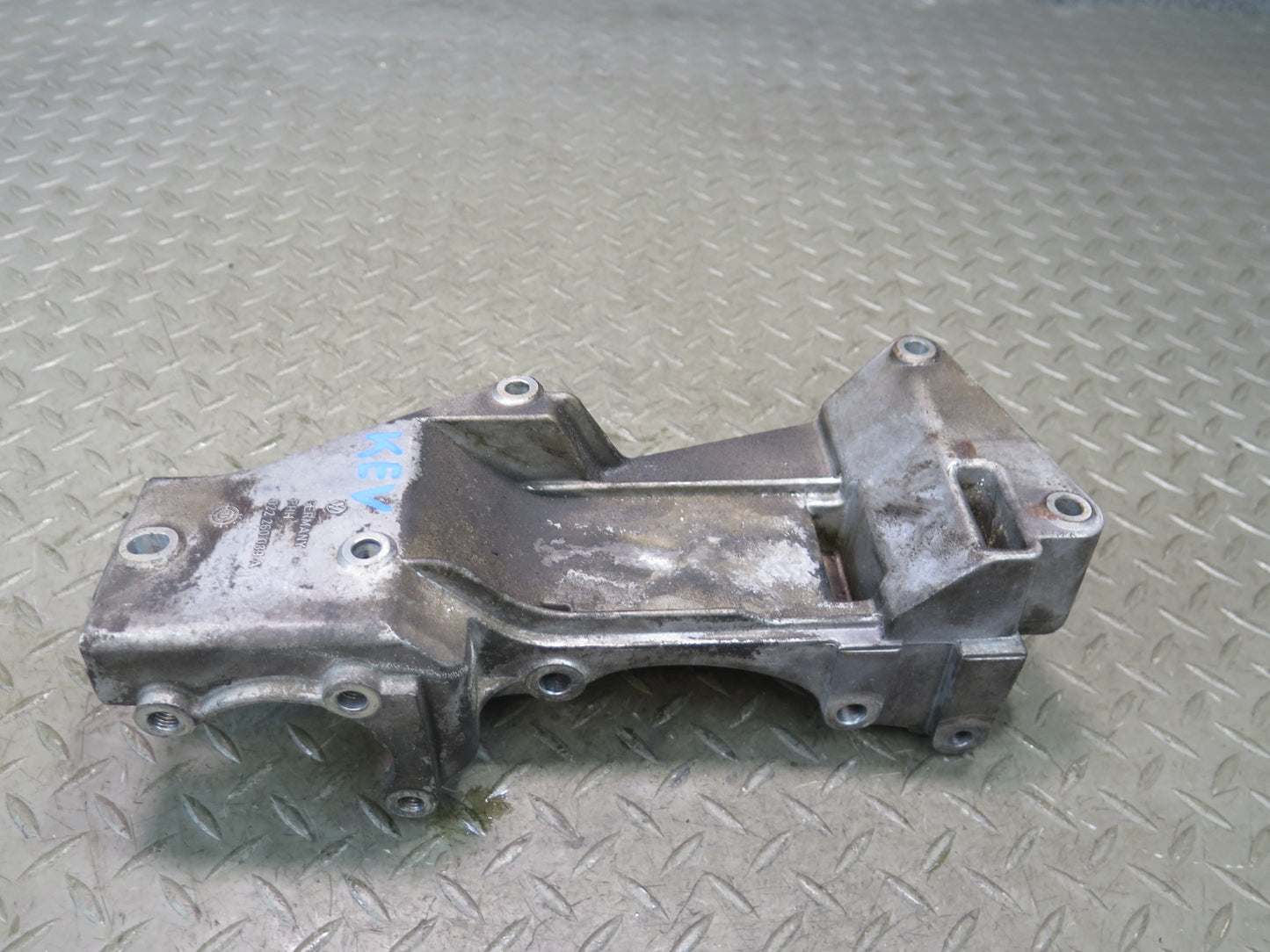 01-03 VW Eurovan T4 2.8L AXK Power Steering Alternator Mounting Bracket OEM