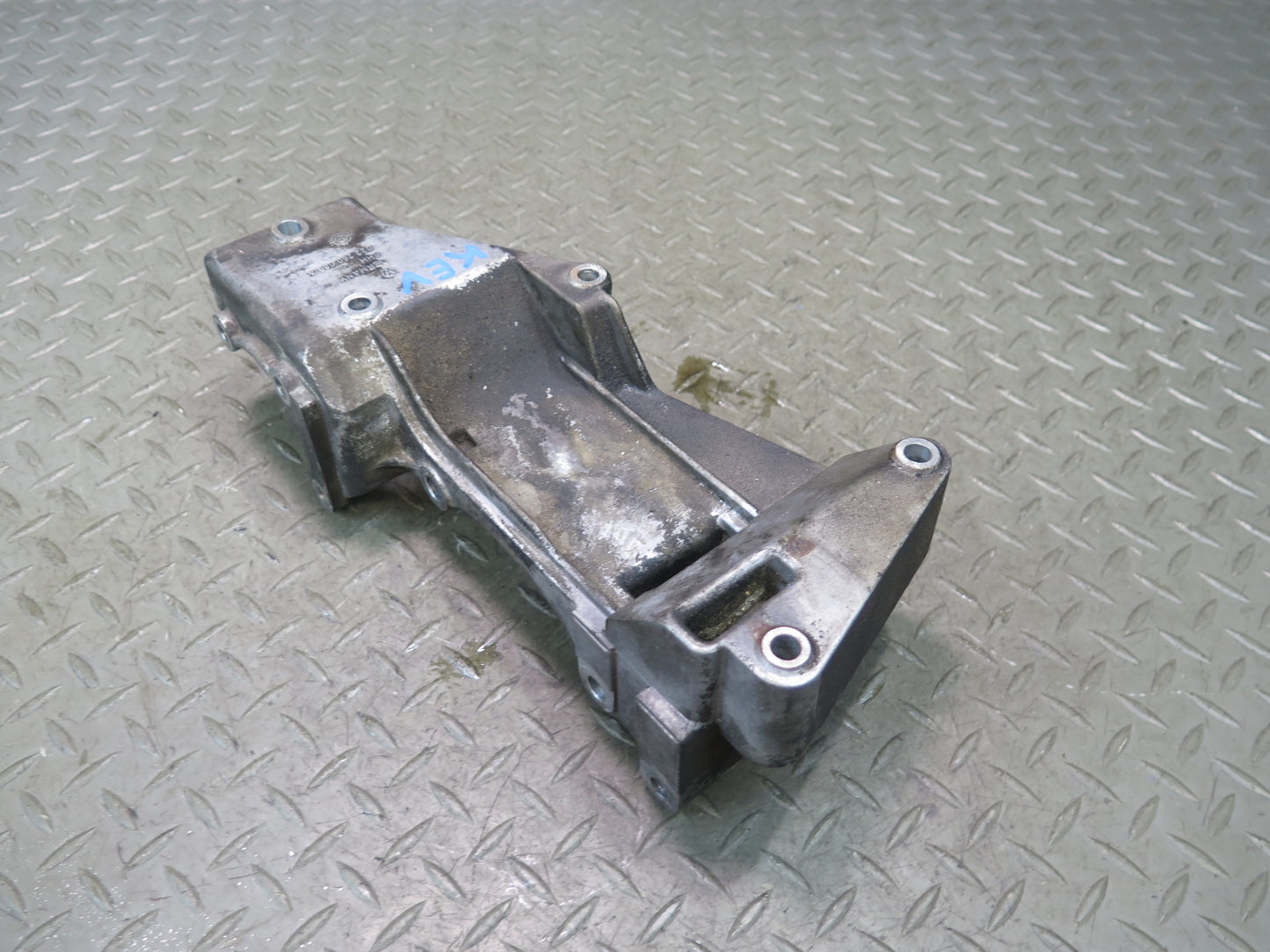 01-03 VW Eurovan T4 2.8L AXK Power Steering Alternator Mounting Bracket OEM