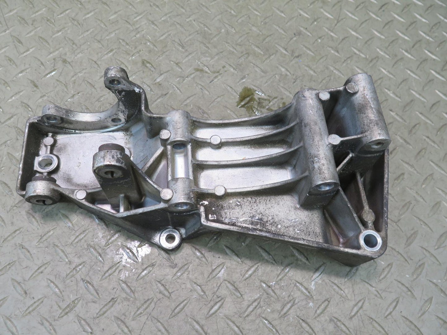 01-03 VW Eurovan T4 2.8L AXK Power Steering Alternator Mounting Bracket OEM