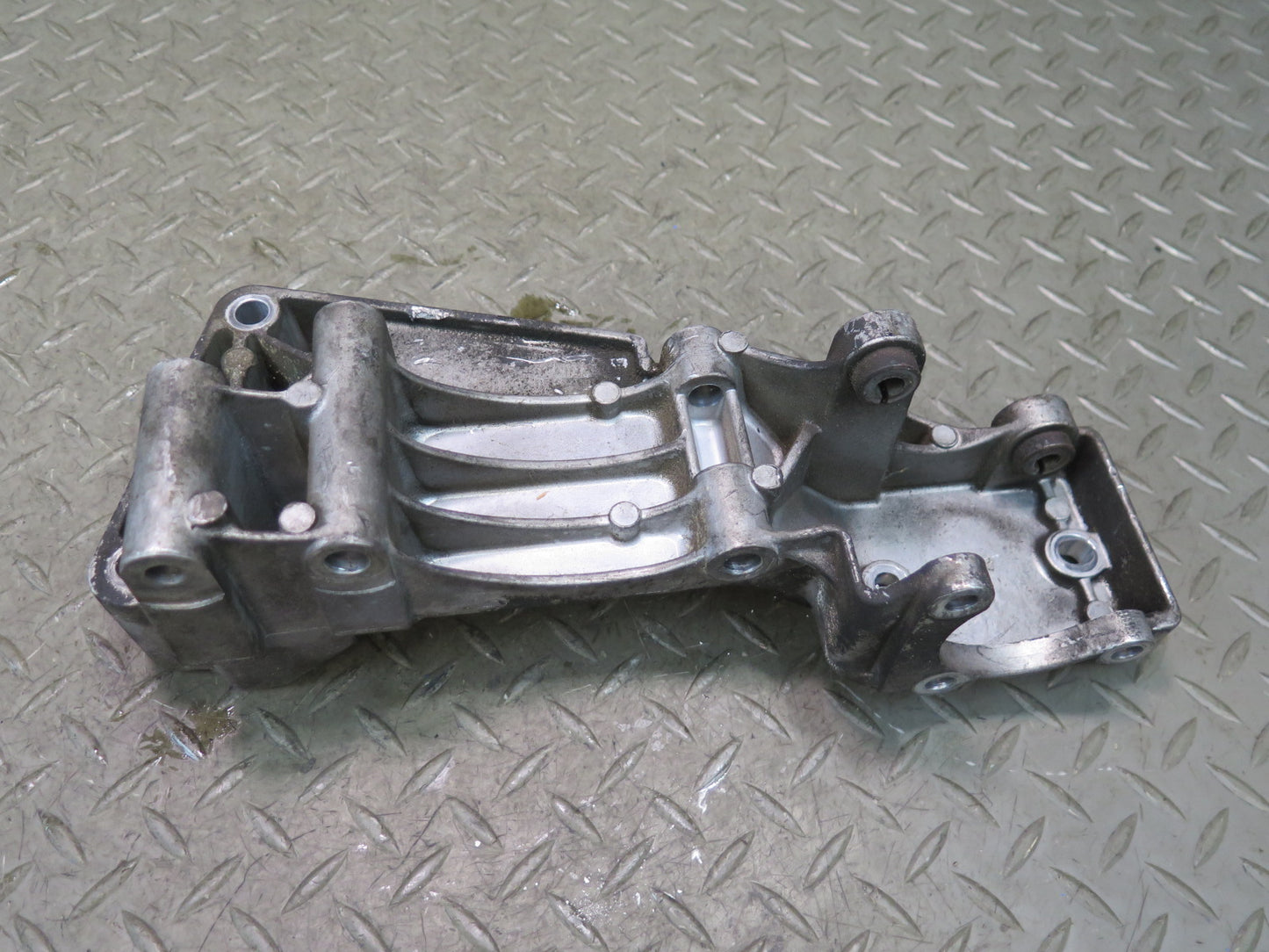 01-03 VW Eurovan T4 2.8L AXK Power Steering Alternator Mounting Bracket OEM