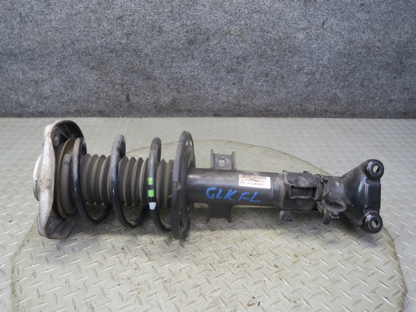 2012-2020 Mercedes R172 SLK SLC Front Left & Right Side Shock Strut Absorber Set