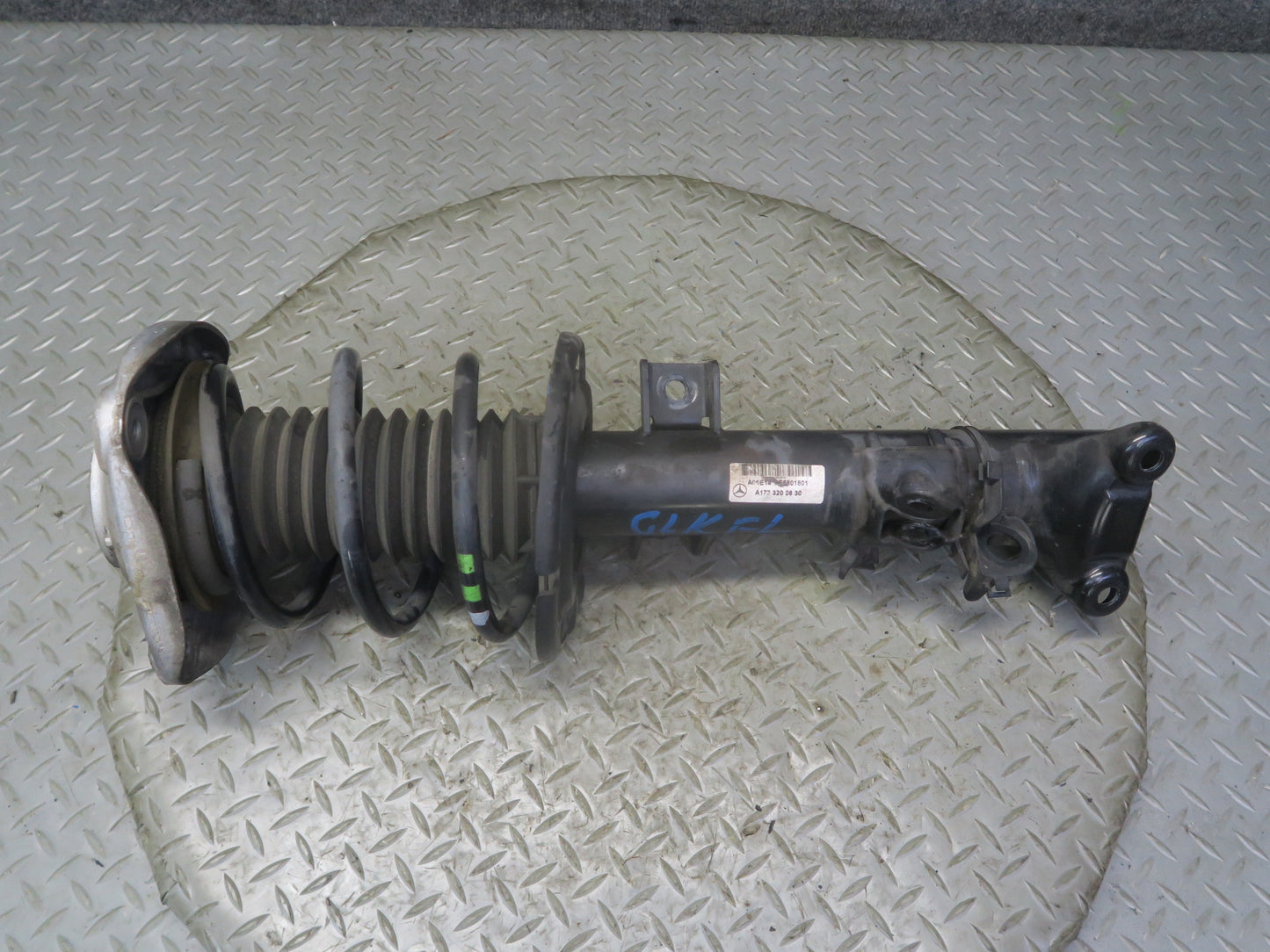 2012-2020 Mercedes R172 SLK SLC Front Left & Right Side Shock Strut Absorber Set