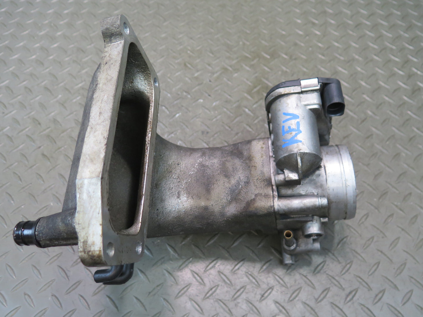 01-03 VW Eurovan T4 2.8L AXK Lower Intake Manifold Pipe 36193702 OEM