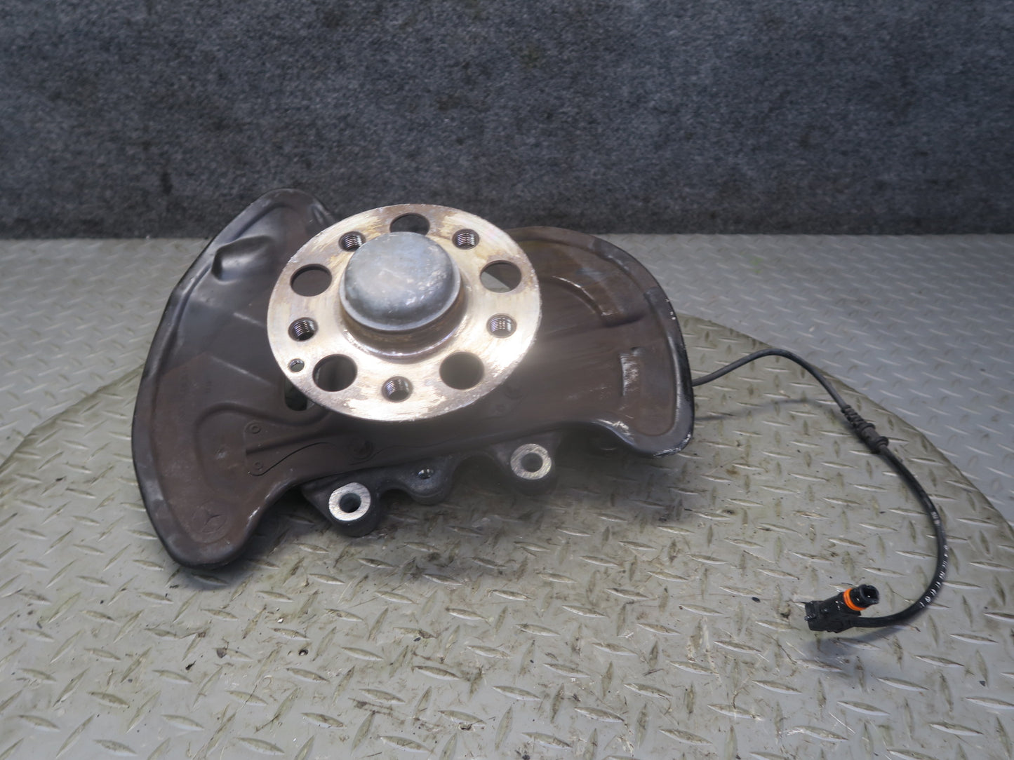 2012-2020 Mercedes R172 SLK SLC RWD Front Left Side Spindle Knuckle Wheel Hub