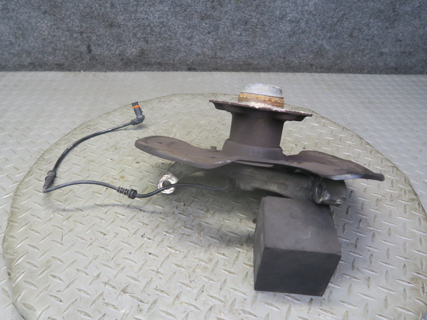 2012-2020 Mercedes R172 SLK SLC RWD Front Left Side Spindle Knuckle Wheel Hub
