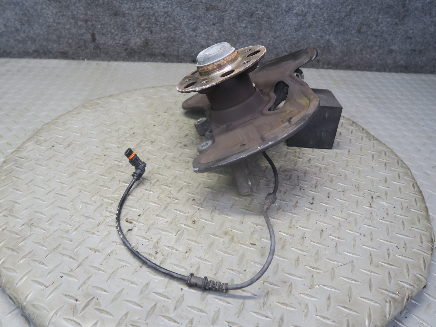 2012-2020 Mercedes R172 SLK SLC RWD Front Left Side Spindle Knuckle Wheel Hub