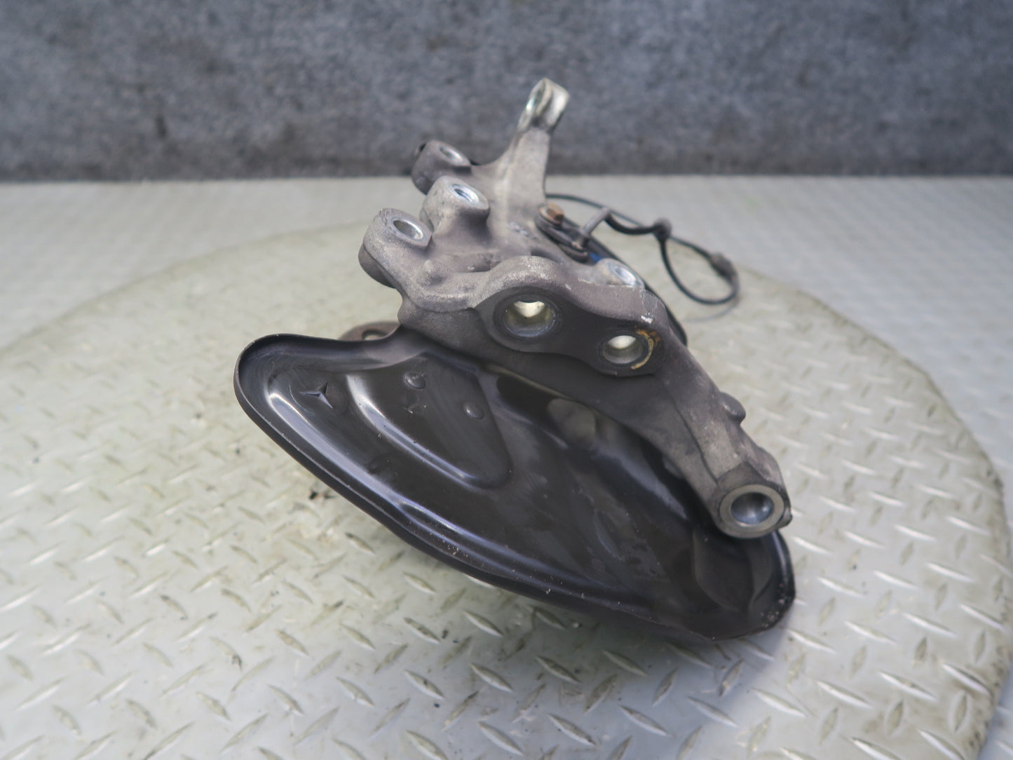 2012-2020 Mercedes R172 SLK SLC RWD Front Left Side Spindle Knuckle Wheel Hub