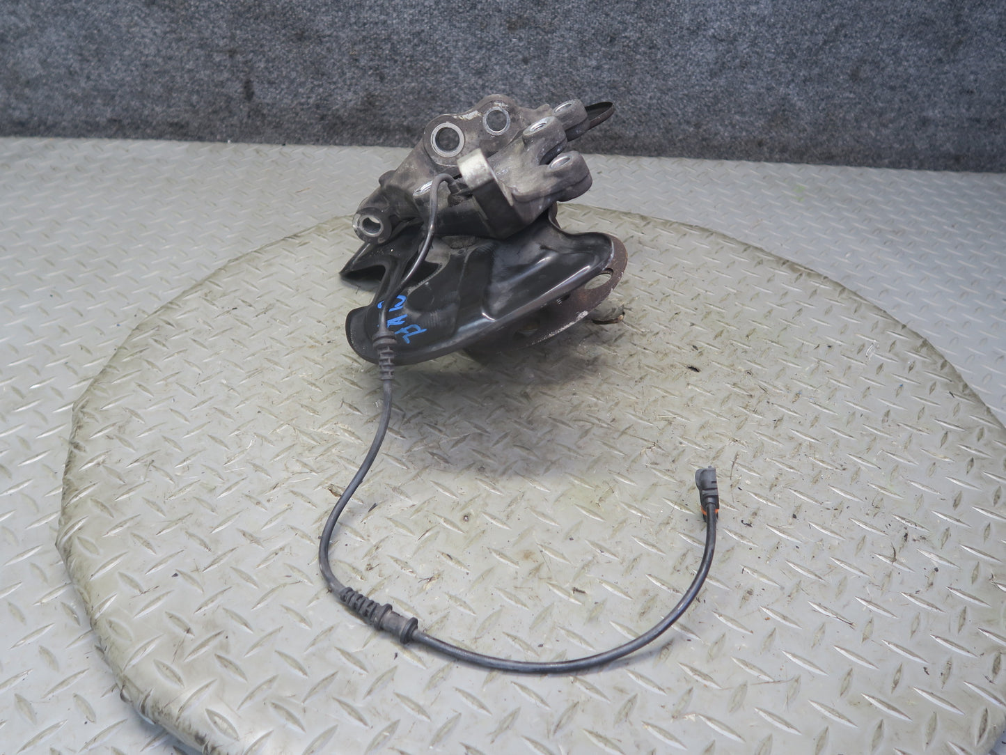 2012-2020 Mercedes R172 SLK SLC RWD Front Left Side Spindle Knuckle Wheel Hub