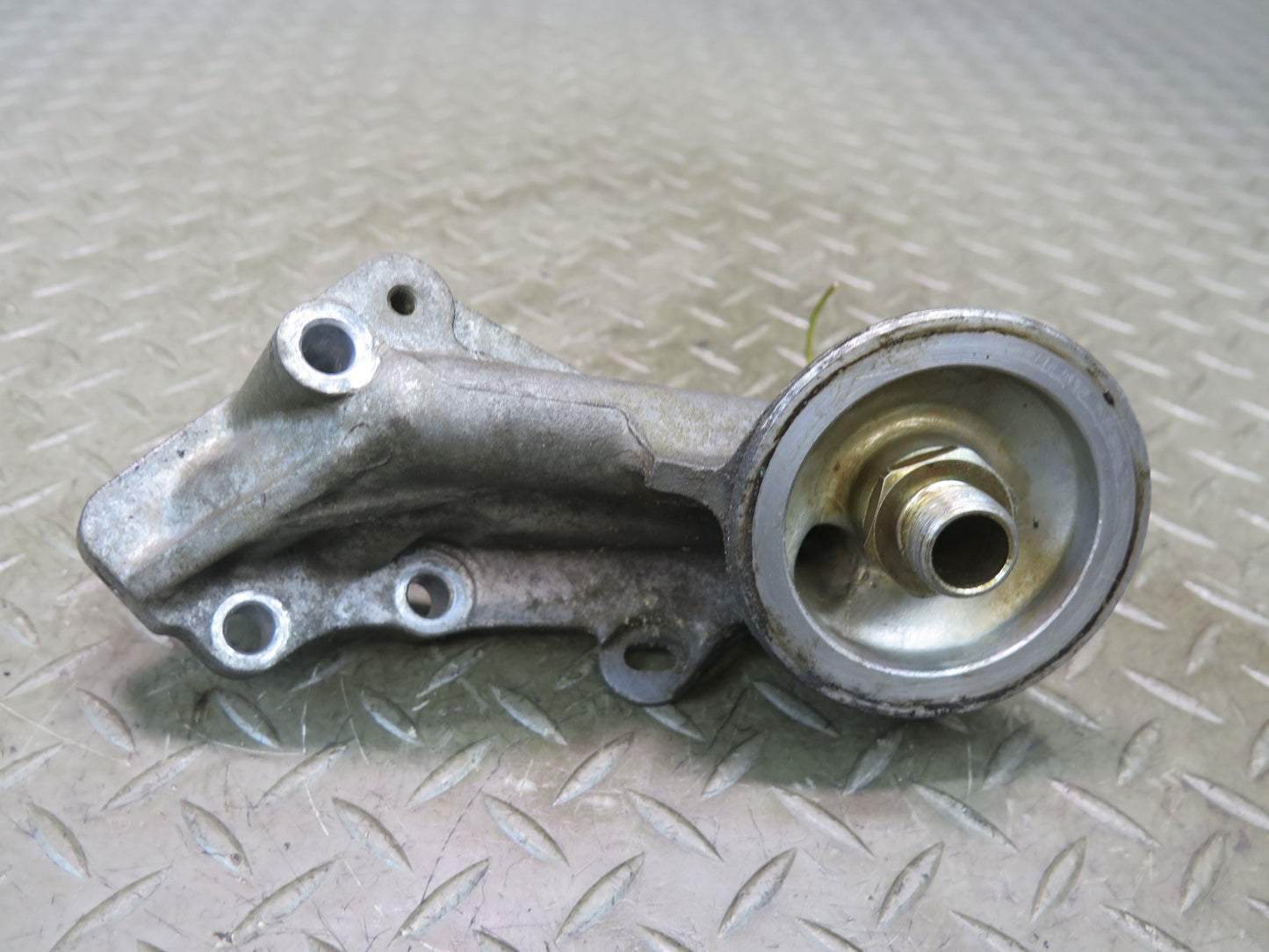 01-06 Lexus LS430 UCF30L 3UZFE Engine Motor Oil Filter Housing OEM