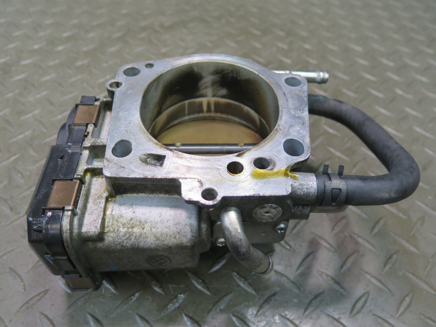2005 Lexus LS430 UCF30L 3UZFE Engine  Motor Throttle Body Assembly OEM