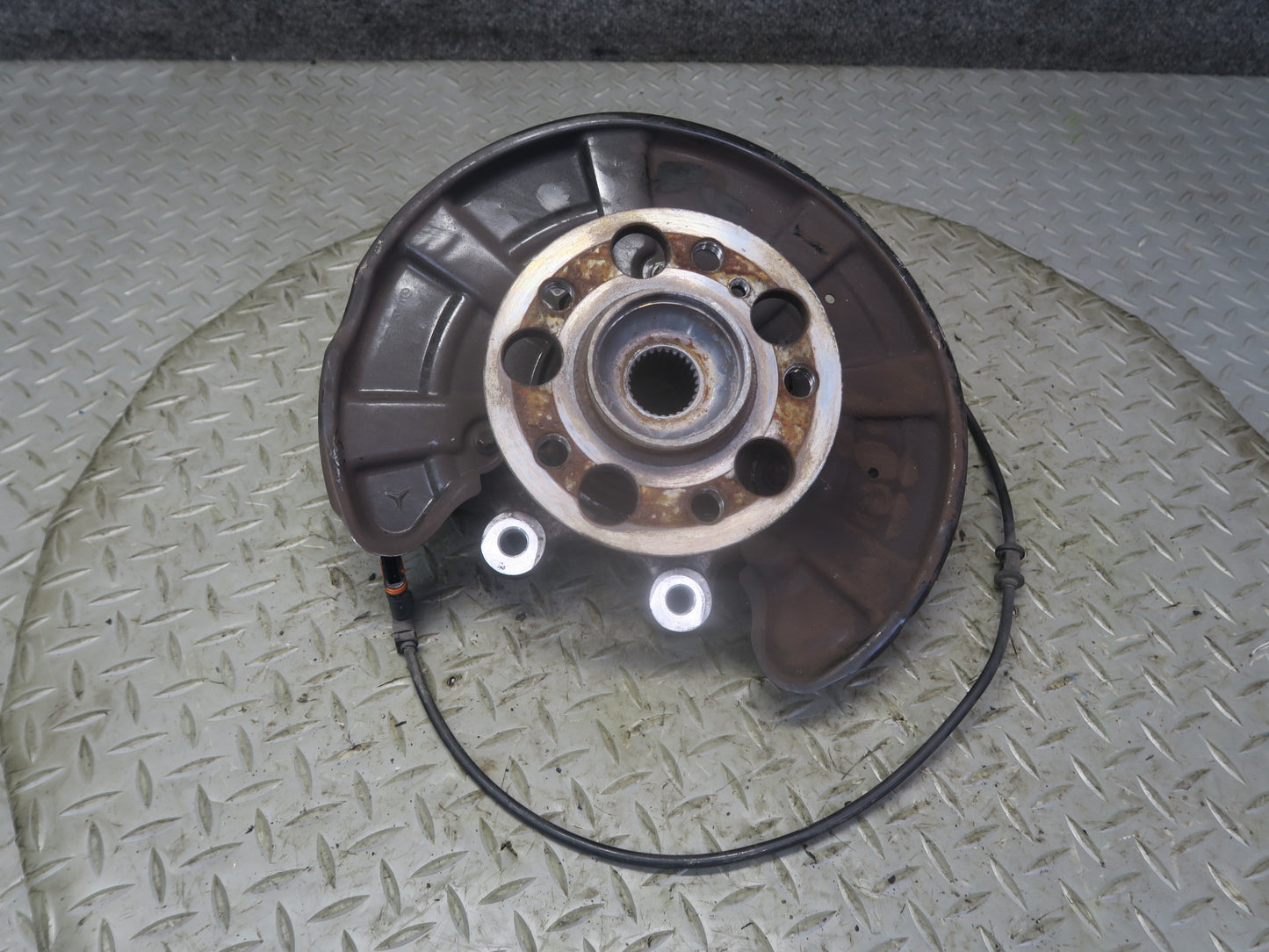 2012-2020 Mercedes R172 SLK SLC RWD Rear Left Side Spindle Knuckle Wheel Hub