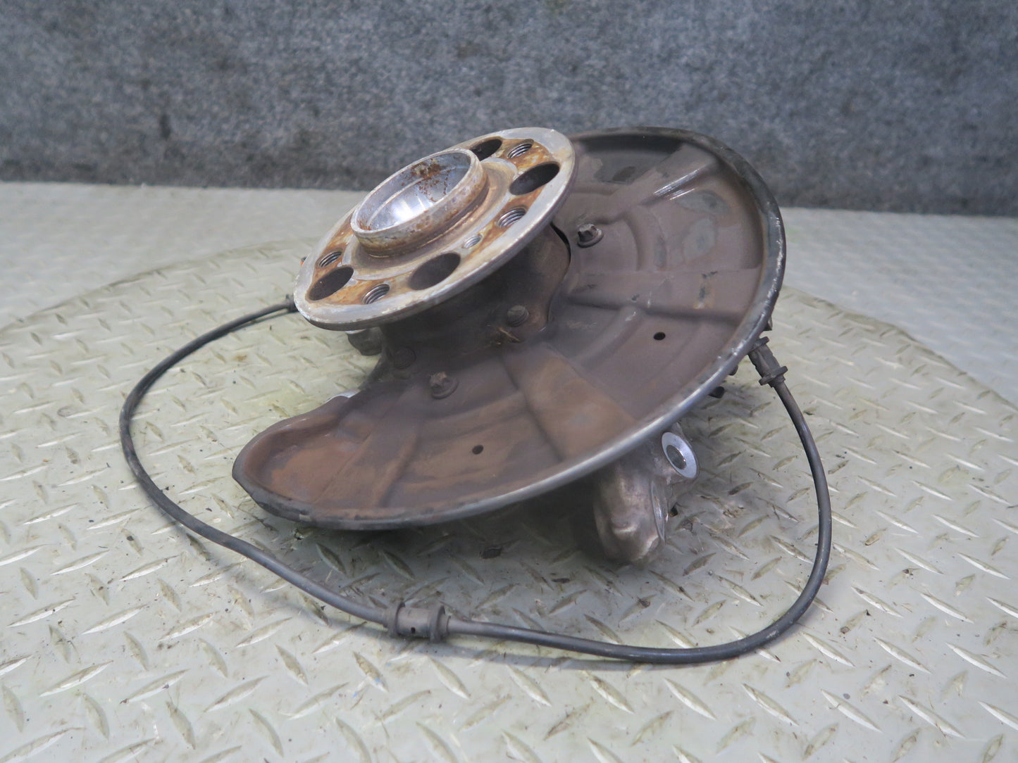 2012-2020 Mercedes R172 SLK SLC RWD Rear Left Side Spindle Knuckle Wheel Hub