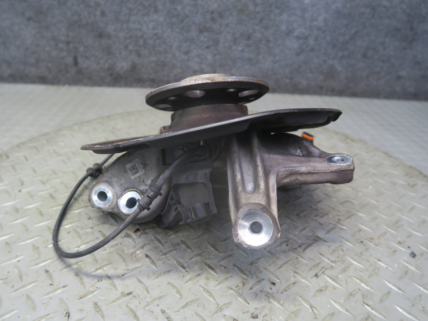2012-2020 Mercedes R172 SLK SLC RWD Rear Left Side Spindle Knuckle Wheel Hub