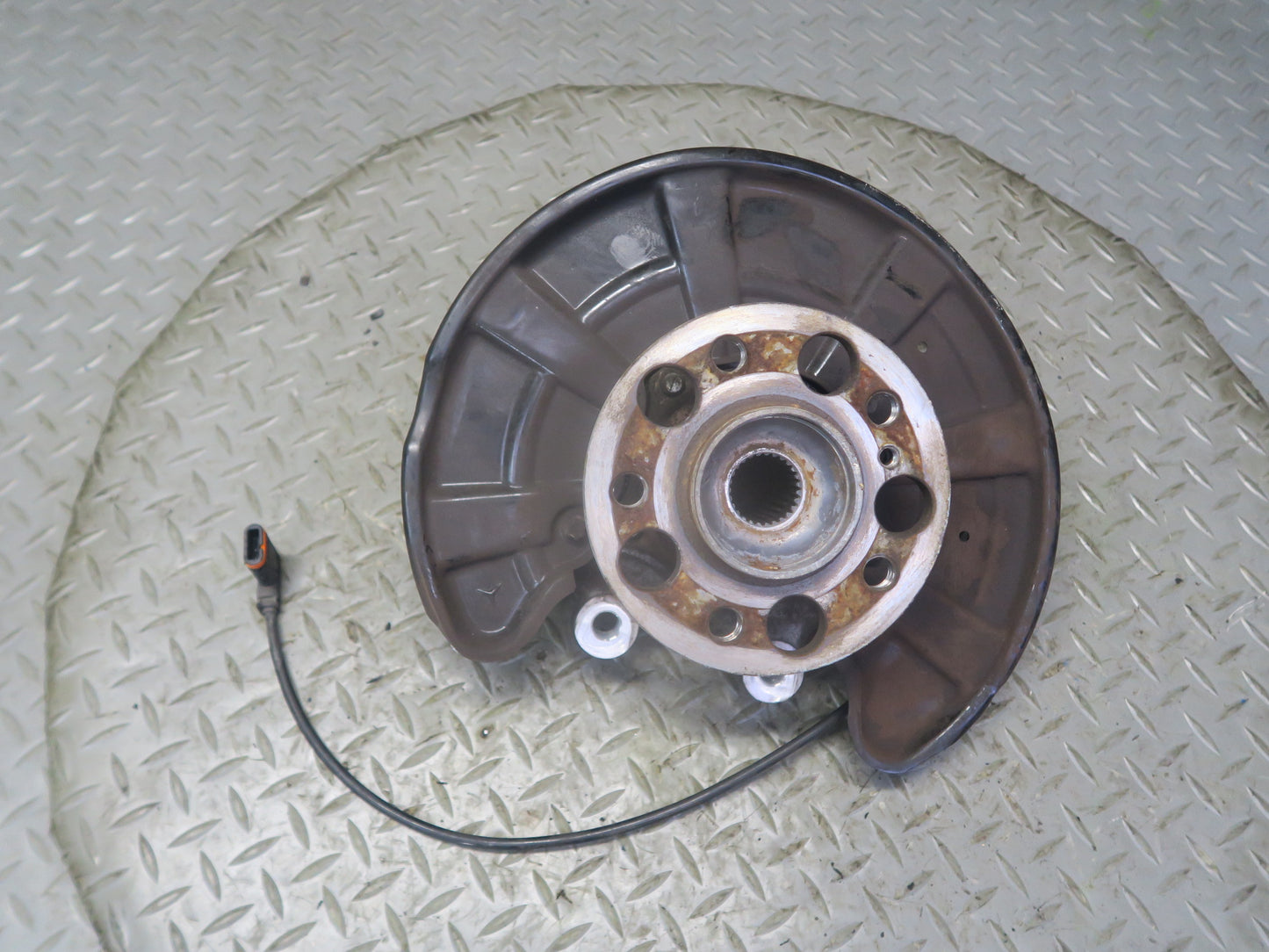 2012-2020 Mercedes R172 SLK SLC RWD Rear Left Side Spindle Knuckle Wheel Hub